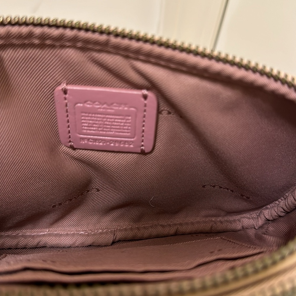 Coach Women Hearts print  Crossbody Bag - Picture 7 of 7